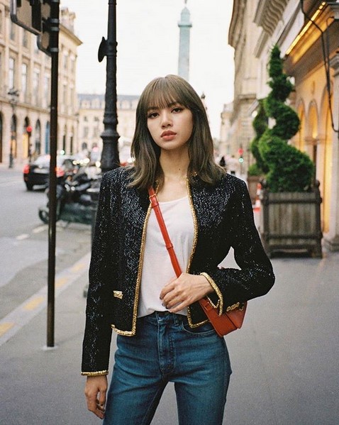 Lalisa Manoban Bintang KPOP Yang Sedang Populer Lalisa Manoban Bintang KPOP Yang Sedang Populer